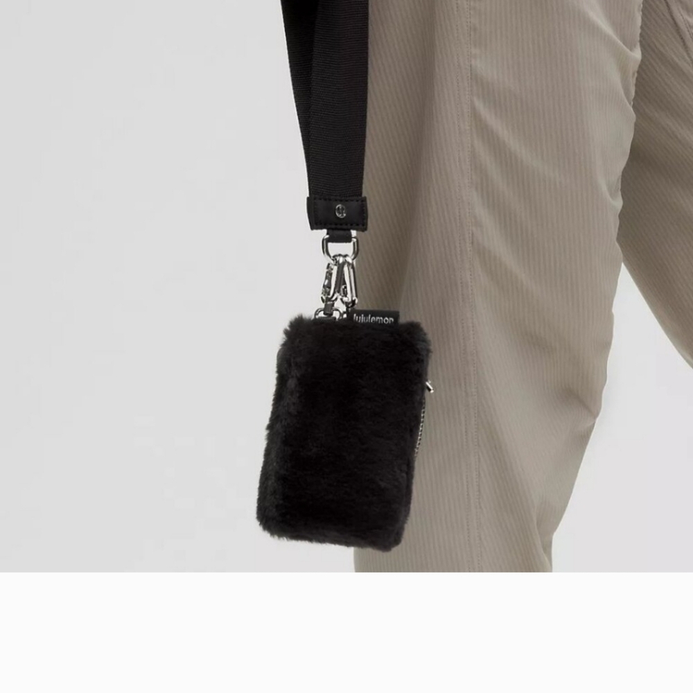 Lululemon Keychain 🖤 - Picture 2 of 6